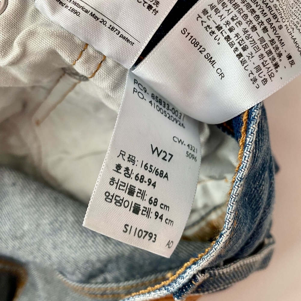 NWOT LEVI’S HIGH-RISE DENIM SHORTS // SIZE 27✨ - Picture 4 of 4